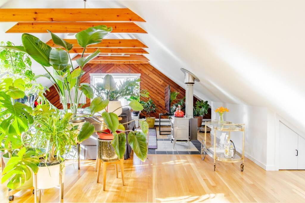 Urban Oasis In Hope Village Providence Bagian luar foto