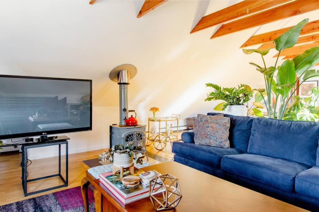 Urban Oasis In Hope Village Providence Bagian luar foto